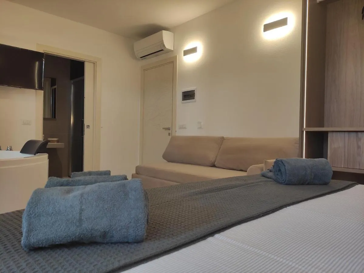 Live Home Rooms Villasimius 0*,  Italia